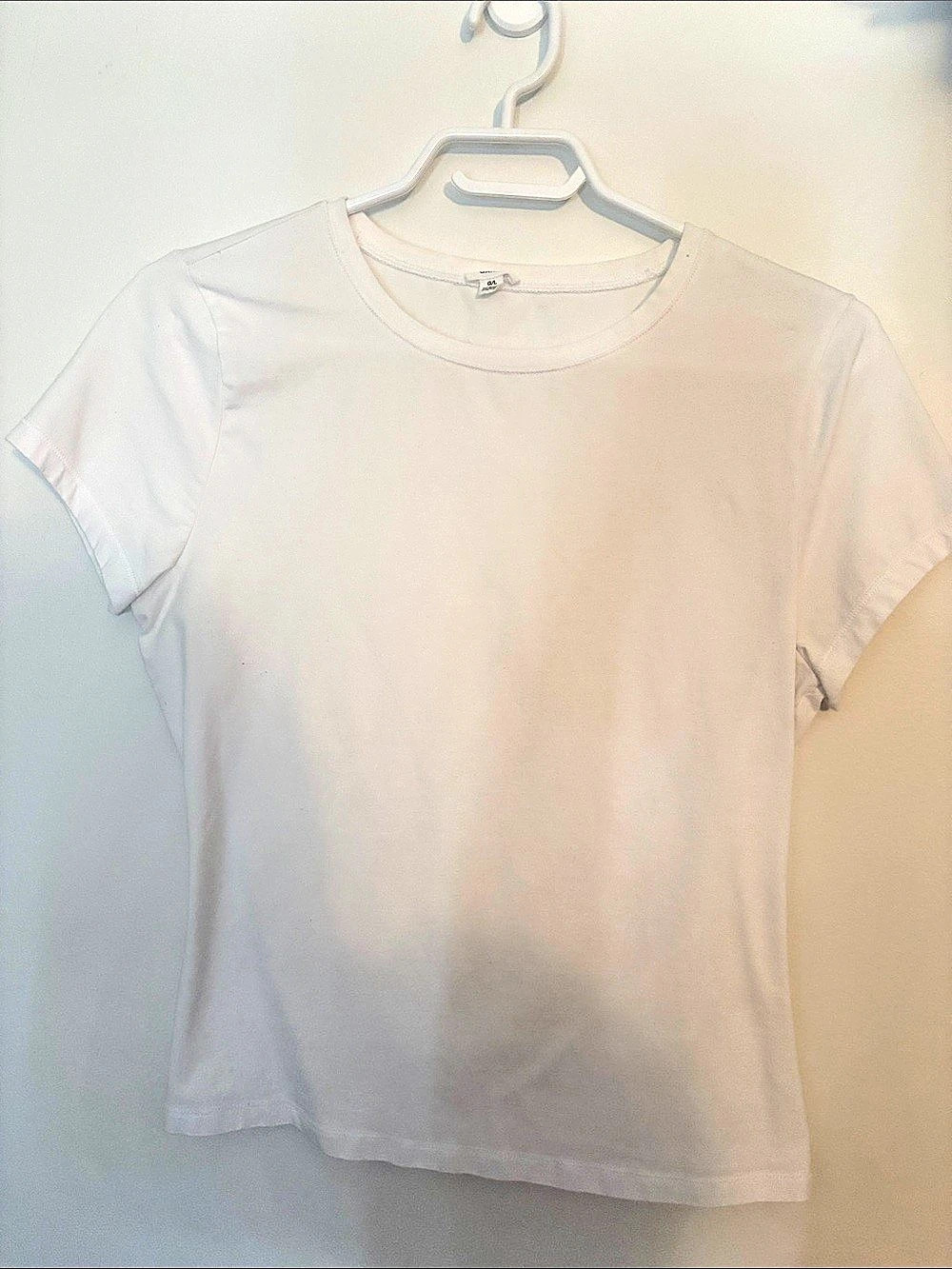 Garaue Short Sleeve Tee in White Size Large Like New